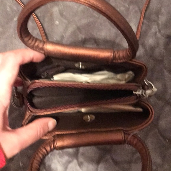 Nwt-Fossil handbag. Copper color. 7”high 7” across - Picture 3 of 6